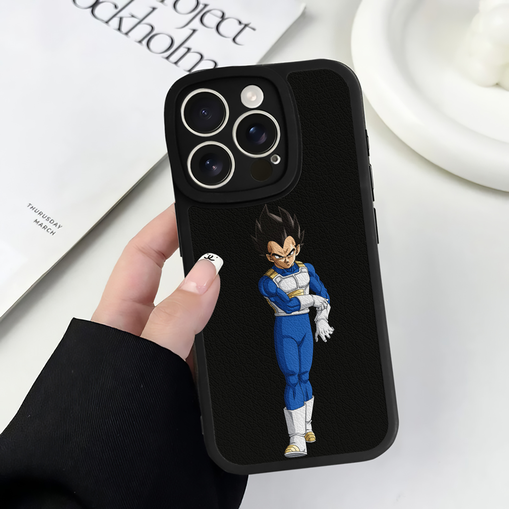（画像用） ドラゴンボール ベジータ四世（Bejīta Yonsei）DRAGON BALL Vegeta IV 【iPhone 16シリーズ対応】シリコンスマホケース（レザー調） 材質：シリコン